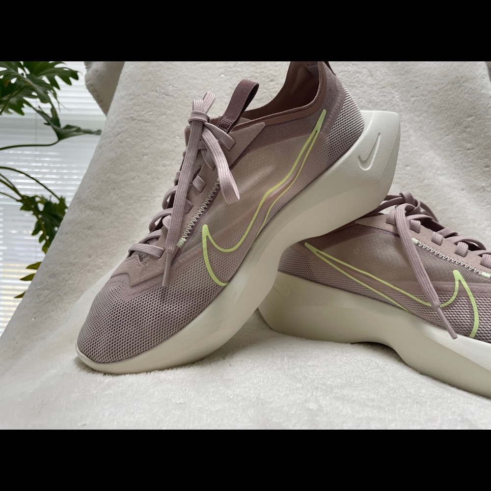 Pre-owned Womens Nike Vista Lite, size 9